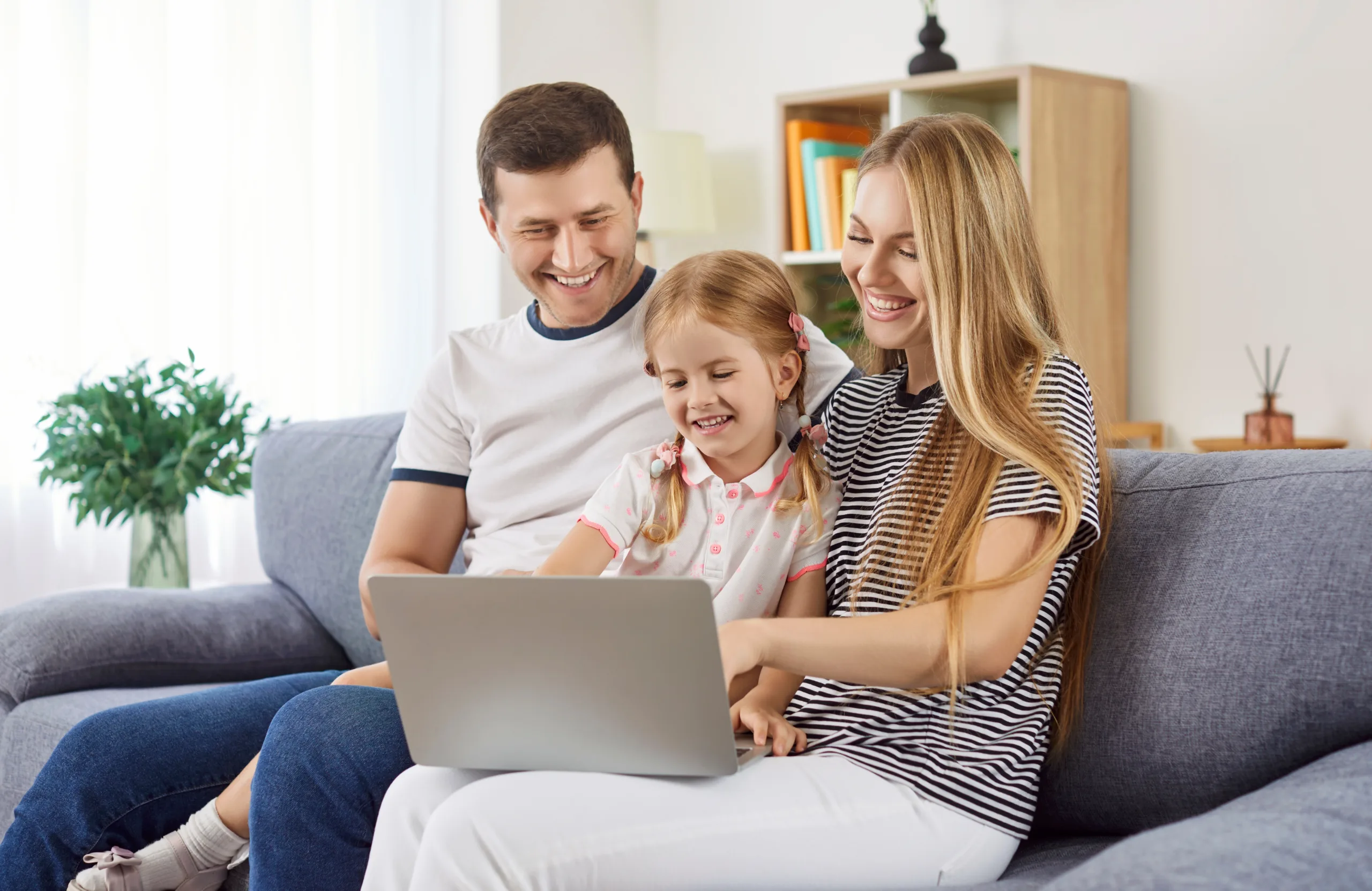 Family,With,A,Child,Enjoys,Online,Leisure,Time,Together,,Sitting
